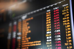 Börsskärmar visar röda siffror. Arkivbild. Foto: Viktoria Bank/TT