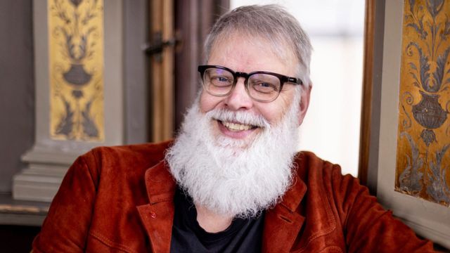 ”Jag har jobbat med serien i över fem år, så att folk faktiskt får titta på den nu känns väldigt bra”, säger manusförfattaren Hans Rosenfeldt. Christine Olsson/TT