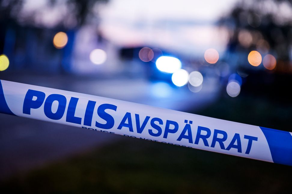 En person begärs häktad efter att en man hittats skjuten efter larm om höga smällar i Boländerna i Uppsala under tisdagen. Foto: Caisa Rasmussen/TT