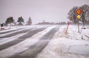 SMHI och polisen varnar för blixhalka under fredagen. Arkivbild. Johan Nilsson / TT