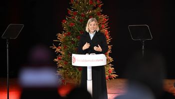 Magdalena Andersson har en tomtesäck med löften, men få besked om hur de ska genomföras. Foto: Henrik Montgomery/TT