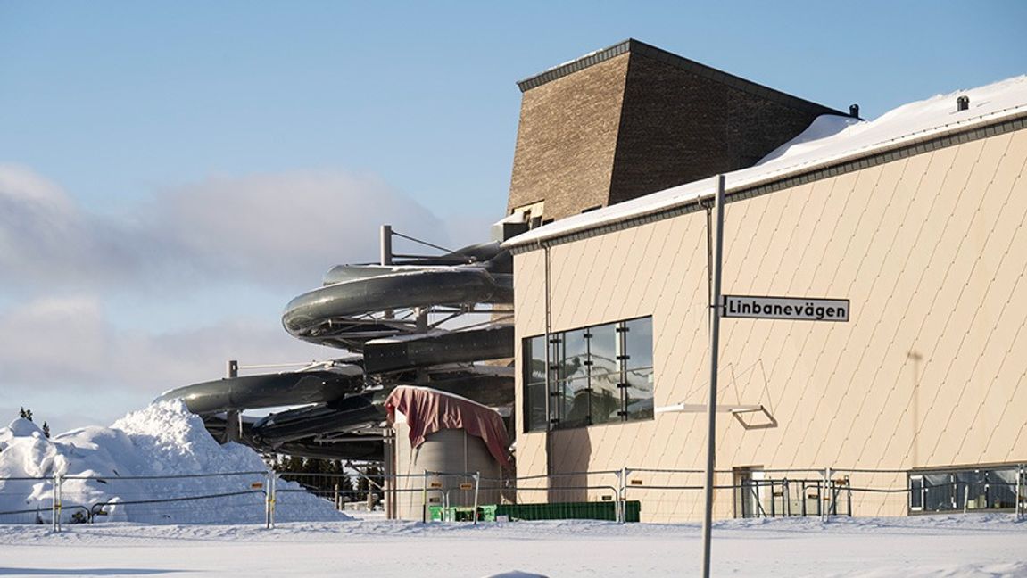 Det ofärdiga badhuset i Kiruna. Bild från april 2024. Foto: Fredrik Sandberg/TT