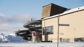 Det ofärdiga badhuset i Kiruna. Bild från april 2024. Foto: Fredrik Sandberg/TT