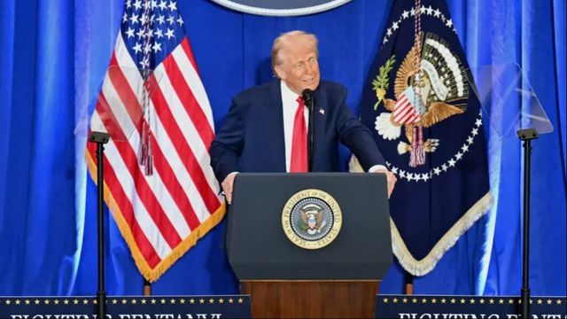 President Donald Trump planerar att återinföra och utöka inreserestriktioner från sin tidigare mandatperiod, med fokus på länder med ”bristfällig säkerhetsgranskning”. Foto: TT