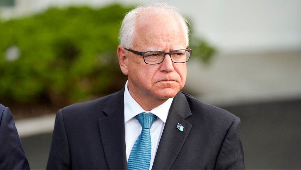 Minnesotas guvernör Tim Walz utanför Vita Huset i Washington i juni. Foto: JACQUELYN MARTIN/AP/TT