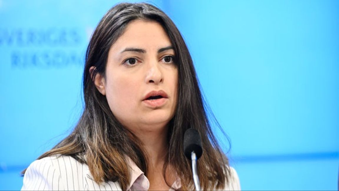 Vänsterpartiets partiledare Nooshi Dadgostar får se sitt parti tappa väljarstöd i januari. Foto: Henrik Montgomery/TT.