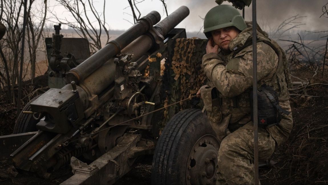 Ukrainska soldater på frontlinjen nära Avdijivka i Donetsk. Bild från i mars i år. Foto: Efrem Lukatsky/AP/TT