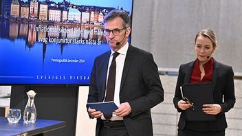 Riksbankschef Erik Thedéen och Åsa Olli Segendorf, chef för avdelningen penningpolitik, under pressträff om räntebeskedet den 19 december. Bild: Claudio Bresciani / TT