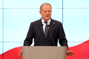Polens premiärminister Donald Tusk säger att en paus i kriget i Ukraina kan vara nära. Arkivbild. Czarek Sokolowski/AP/TT