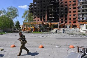 En ukrainsk soldat i Pokrovsk den 23 april. Foto: Michael Shtekel/AP/TT