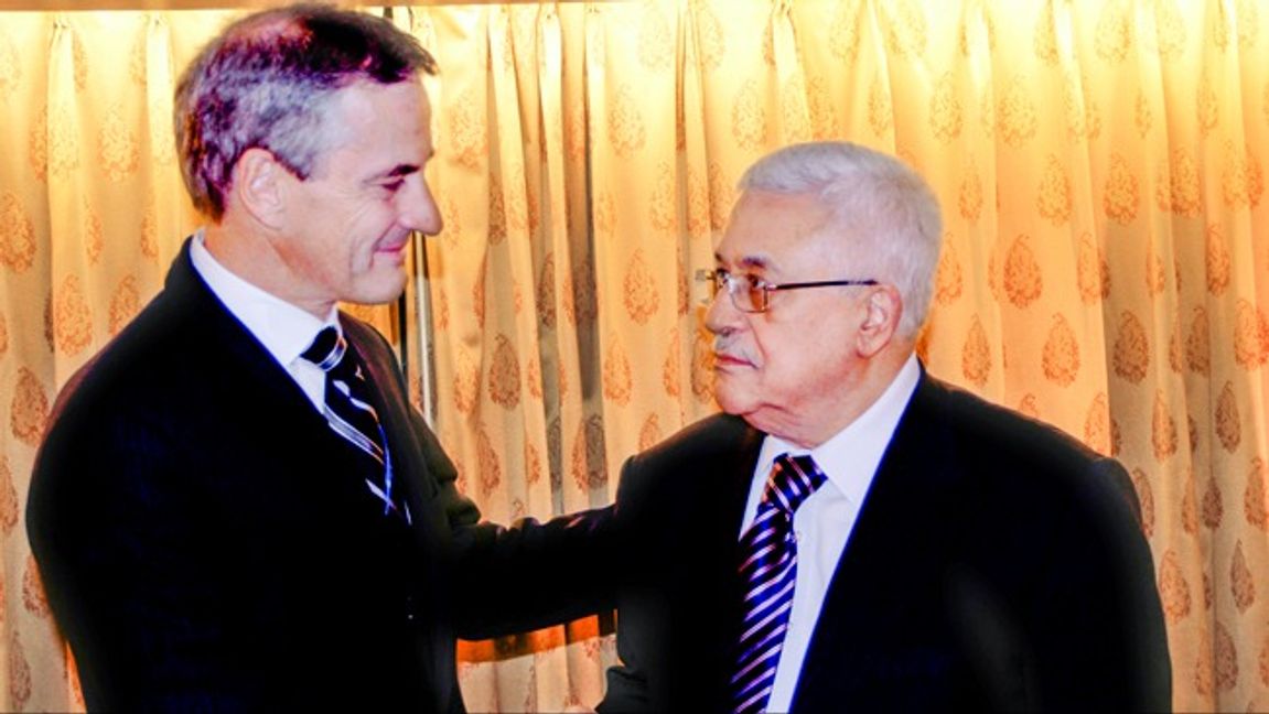 Jonas Gahr Støre i samspråk med den palestinske presidenten och diktatorn Mahmoud Abbas. Arkivbild från 2011. Foto: NTB