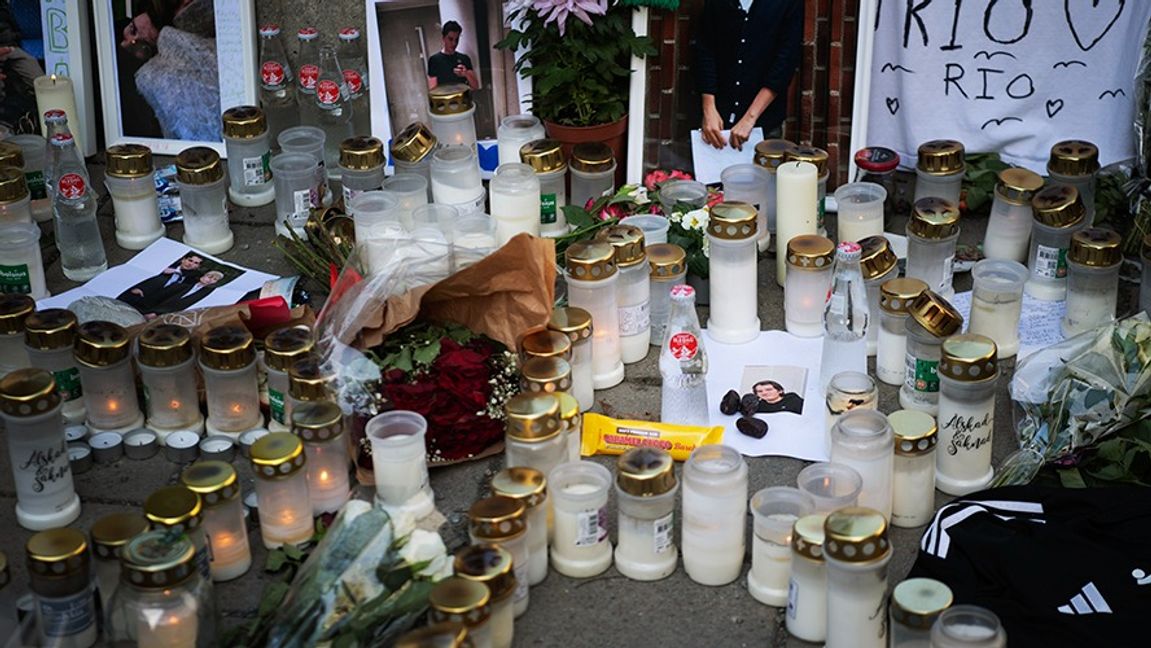 Ljus och blommor vid en gångtunnel i Fruängen efter mordet i mars. Foto: Viktoria Bank/TT