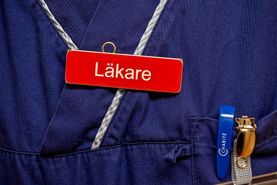 En läkare i Hälsingland blir av med läkarlegitimationen efter att ha skrivit ut farliga mängder läkemedel till sig själv och sina anhöriga. Arkivbild. Foto: Jonas Ekströmer/TT