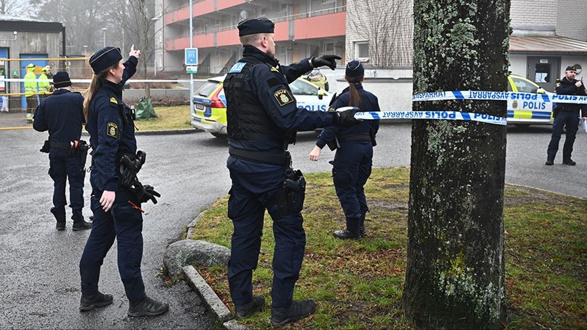 Polisen i Bagarmossen i södra Stockholm efter ett sprängdåd i området tisdagen den 28 januari. Foto: Claudio Bresciani/TT