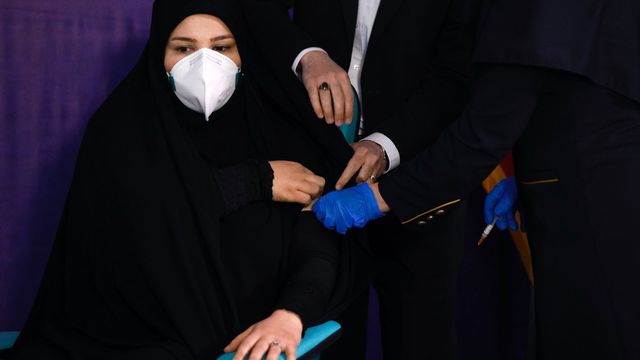 I december inleddes tester på människor av ett vaccin som utvecklats i Iran. Arkivbild, Aref Taherkenareh/AP/TT.