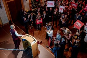 Danska Socialdemokraternas Pernille Rosenkrantz-Theil, som hoppades bli överborgmästare i Köpenhamn, erkänner sig besegrad. Foto: Mads Claus Rasmussen/Ritzau Scanpix/TT