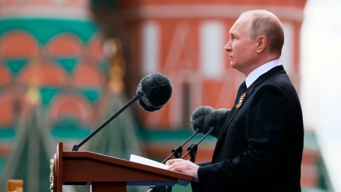 President Vladimir Putin under sitt tal på Röda torget i måndags. Foto: Mikhail Metzel/AP/TT