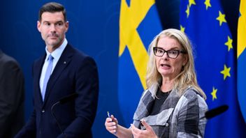 Migrationsminister Johan Forssell (M) och ögskole- och forskningsminister Lotta Edholm (L) stramar nu åt reglerna för utländska studenter efter SVT:s avslöjande om agenturfusk. Foto: Jessica Gow/TT