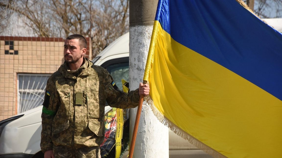 Ukrainsk soldat i Odessa. Foto: Max Pshybyshevsky/AP/TT