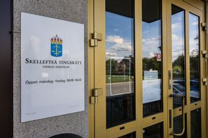 Skellefteå tingsrätt dömer mannen i 20-årsåldern till dagsböter för olaga hot och ofredande. Arkivbild. Foto: Magnus Lejhall/TT