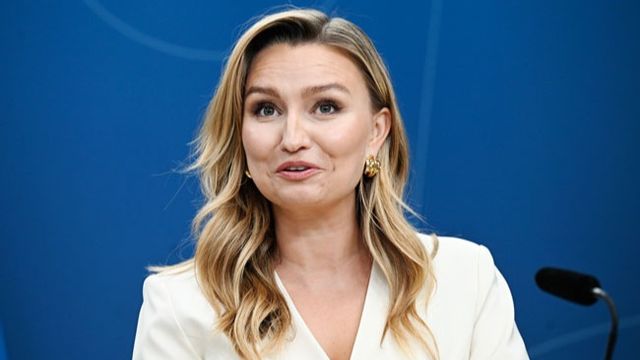 ”Jag skulle gärna vilja ha med S i det, för jag tror att det är bra för att få ned prislappen,” säger Ebba Busch.  Foto: Fredrik Sandberg/TT