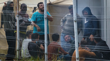Flyktingar från Belarus i läger i Rudninkai, Litauen. Foto: Mindaugas Kulbis/TT 11 augusti.