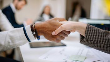 Handskakning vid arbetsintervjuer har blivit en het fråga efter flera uppmärksammade DO-fall. Foto: Pexels