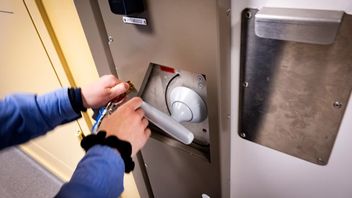 Från tisdagen kan dömda brottslingar inte längre smita från sina straff genom att hålla sig undan. Omkring 1 000 personer har på tio år sluppit fängelse genom preskription. Foto: Pontus Lundahl/TT.