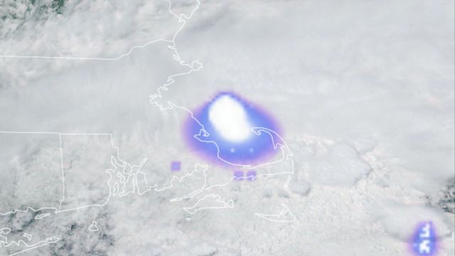 Satellitbild av när meteoren splittrades. Foto: Composite: NOAA Satellite and Information Service