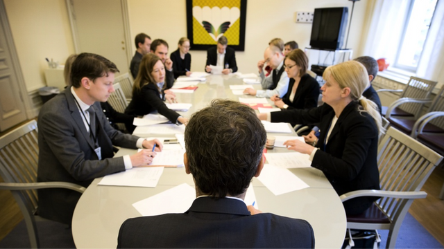 De farligaste makthavarna är de som inte syns. Foto: Anders Wiklund / TT