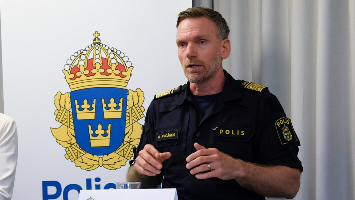 Hampus Nygårds, biträdande chef Nationella operativa avdelningen, redogör för nationella operationen Friggs resultat. Foto: Fredrik Surell / TT