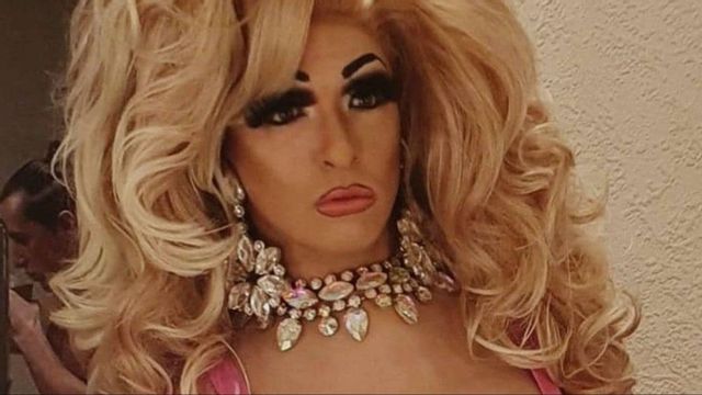 Darren Meah-Moore i scenkläder Skärmdump från Facebook