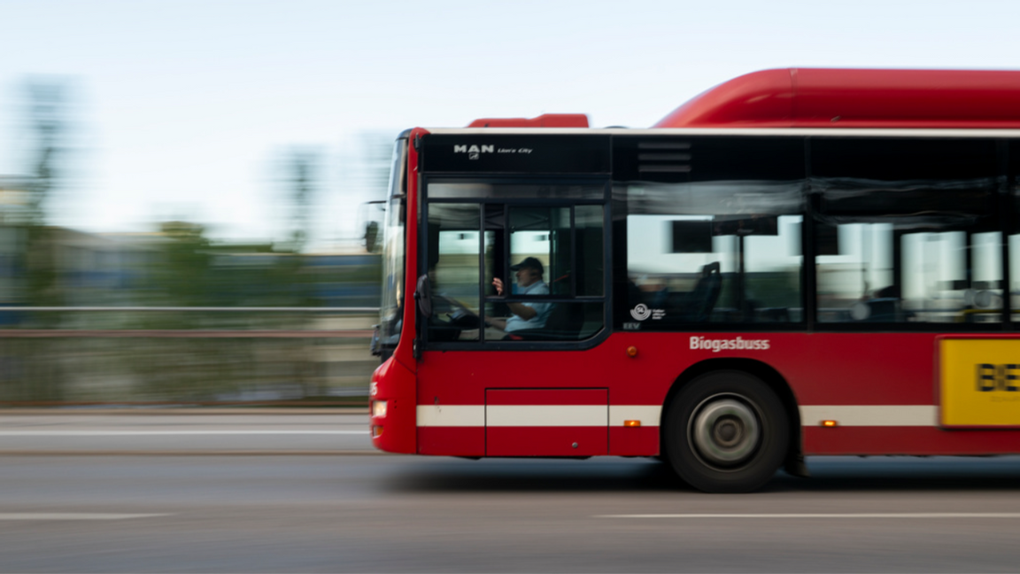 ”Störst först” gäller inte i Stockholmstrafiken. Foto: Oscar Olsson/TT