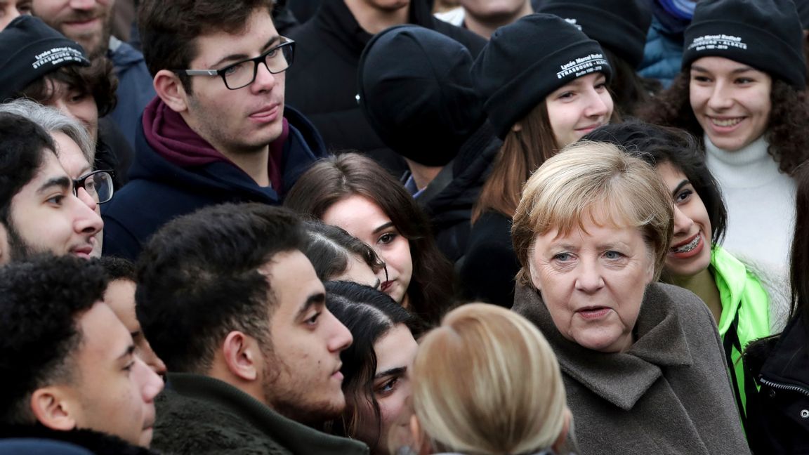 Tysklands rikskansler Angela Merkel vid en minnesceremoni i november 2019 för Berlinmurens fall. Foto: Michael Sohn/AP/TT.