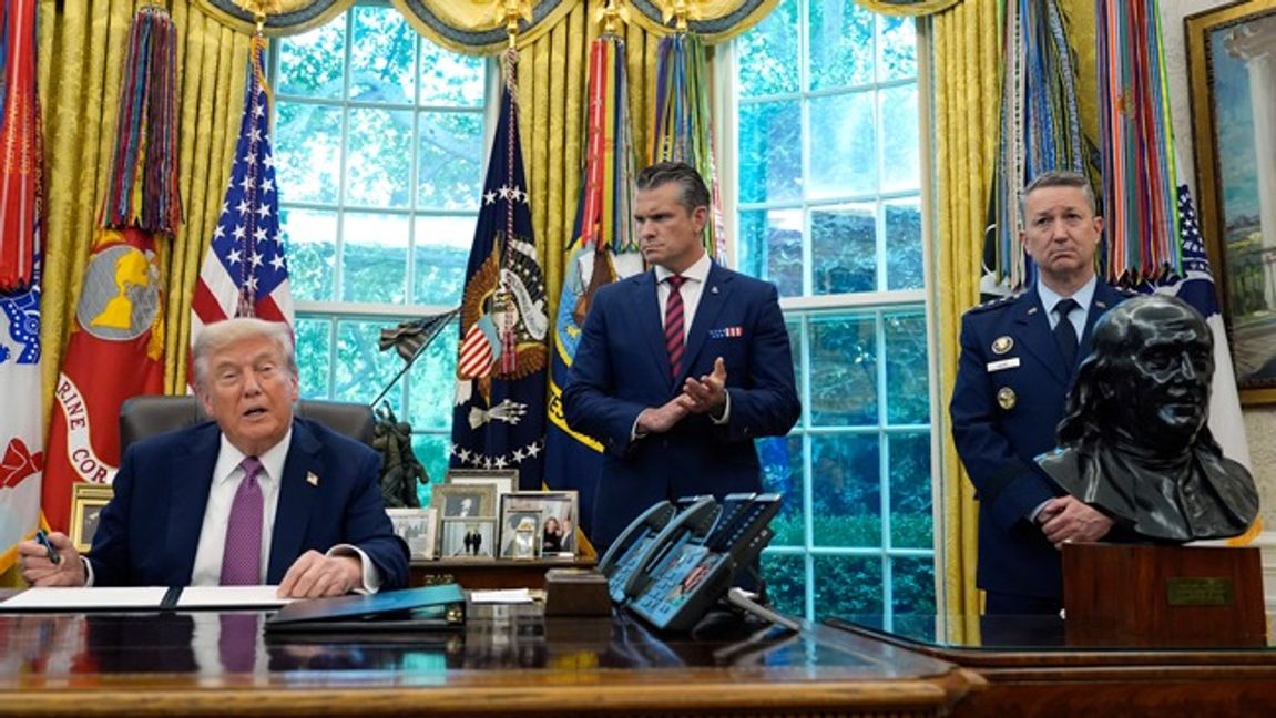 Donald Trump, Pete Hegseth och USA:s överbefälhavare Dan Caine. Foto: AP