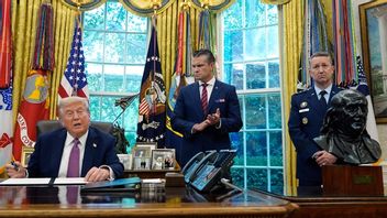 Donald Trump, Pete Hegseth och USA:s överbefälhavare Dan Caine. Foto: AP