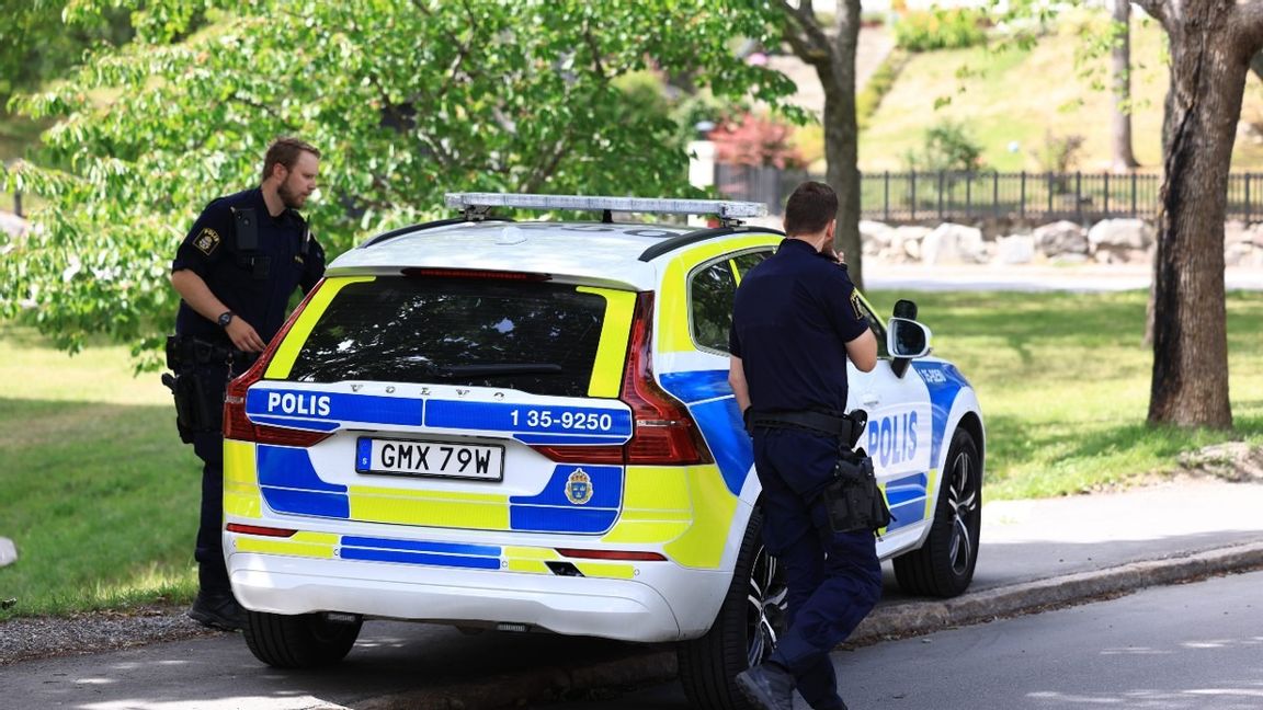 En man har skjutits i benet av polis efter att ha avlossat skott mot en bil. Foto: Ali Lorestani/TT