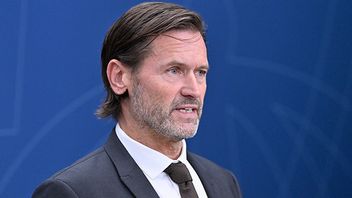 Ett uttalande under en pressträff har lett till hån och skämt i sociala medier mot Martin Melin (L). Foto: Henrik Montgomery/TT