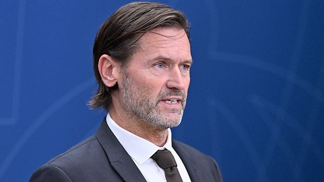 Ett uttalande under en pressträff har lett till hån och skämt i sociala medier mot Martin Melin (L). Foto: Henrik Montgomery/TT