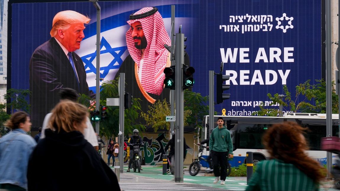 Världen är redo för ett riktigt fredsavtal i Mellanöstern, men Sverige och EU riskerar att ha varit utanför processen. Foto: Ariel Schalit/AP/TT