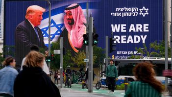 Världen är redo för ett riktigt fredsavtal i Mellanöstern, men Sverige och EU riskerar att ha varit utanför processen. Foto: Ariel Schalit/AP/TT