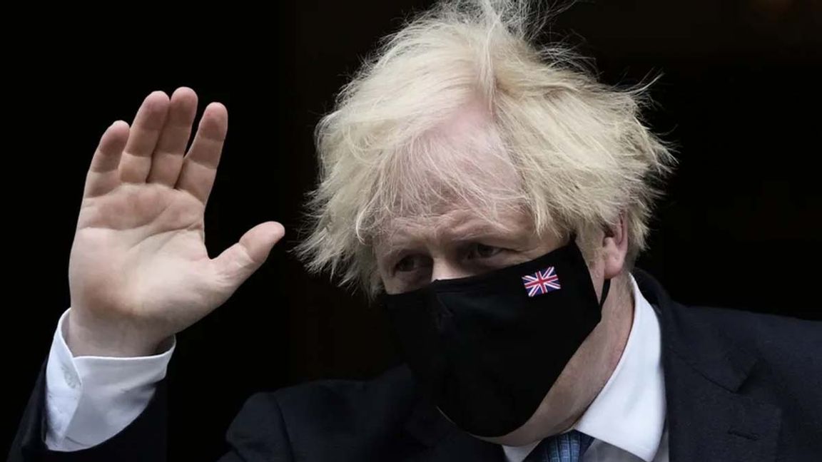Denna gång är det Boris Johnsons anställda som festade utan honom. Foto: Matt Dunham/AP/TT.