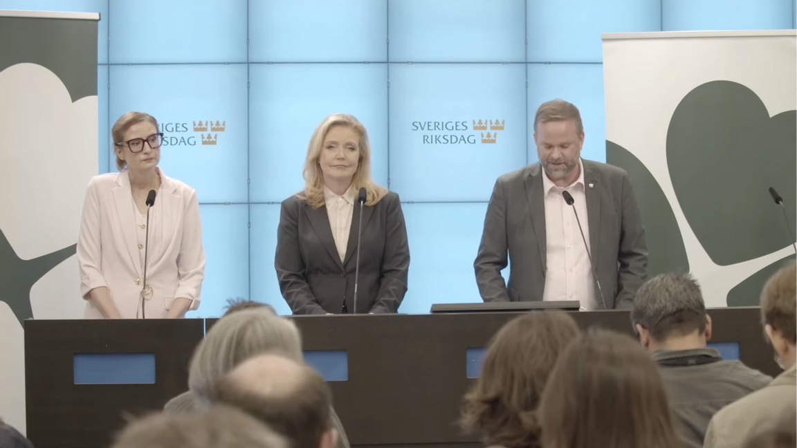 Centerledaren Elisabeth Thand Ringqvist presenterade Birgitta Ohlsson som partiets nya toppkandidat. Foto: Skärmdump Youtube