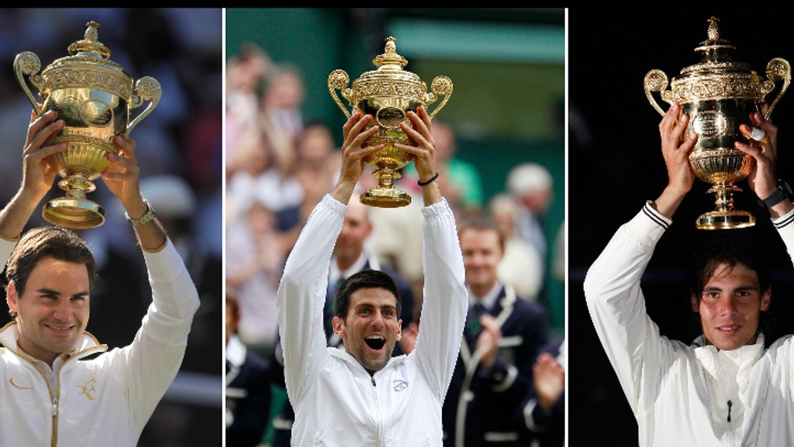 Tennisens tre tenorer på rad efter Wimbledon-vinster: Roger Federer (vänster), Novak Djokovic (mitten) och Rafael Nadal (höger). Foto: AP FILE / TT Nyhetsbyrån