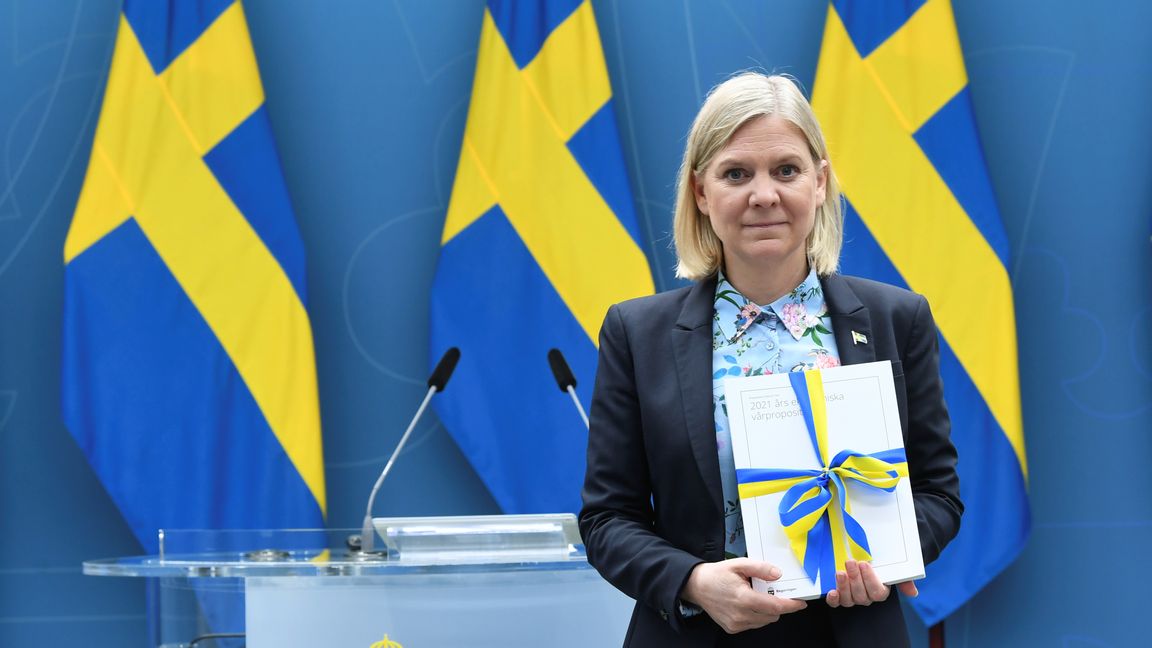 Finansminister Magdalena Andersson (S) lovar en handfull "gröna jobb" som svar på massarbetslöshet. Foto: Fredrik Sandberg, TT.