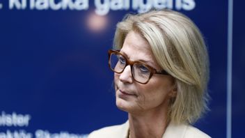 Finansminister Elisabeth Svantesson (M) håller pressträff med Skatteverkets generaldirektör Katrin Westling Palm, generaltulldirektör Charlotte Svensson och rikskronofogde Fredrik Rosengren. Foto: Stefan Jerrevång/TT