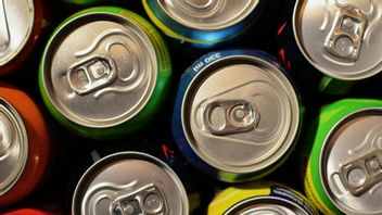 Genrebild. Max en tredjedels burk energidryck om dagen – det är Livsmedelsverkets nya rekommendation till unga. Foto: Pexels