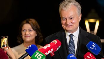 Litauens president Gitanas Nauseda i väntan på resultaten i första omgången i presidentvalet. Foto: MINDAUGAS KULBIS