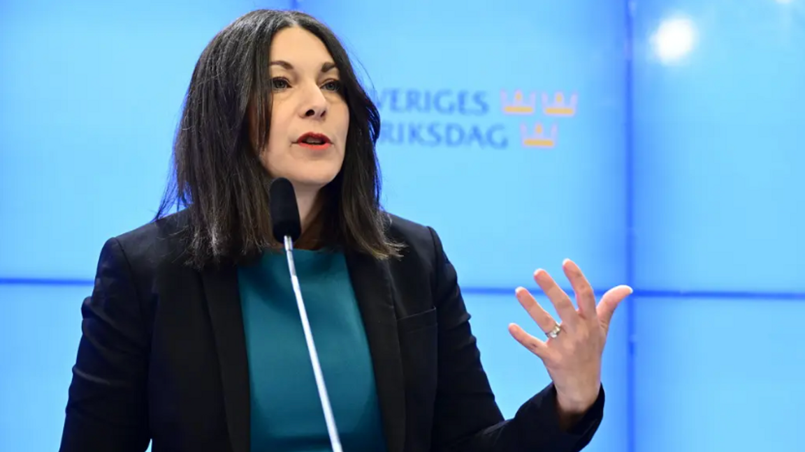 Socialdemokraternas rättspolitiske talesperson Teresa Carvalho håller pressträff för att ge besked om partiets ställning inför att hyra fängelseplatser utomlands. Foto: Jonas Ekströmer/TT 