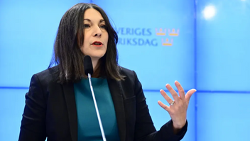 Socialdemokraternas rättspolitiske talesperson Teresa Carvalho håller pressträff för att ge besked om partiets ställning inför att hyra fängelseplatser utomlands. Foto: Jonas Ekströmer/TT 